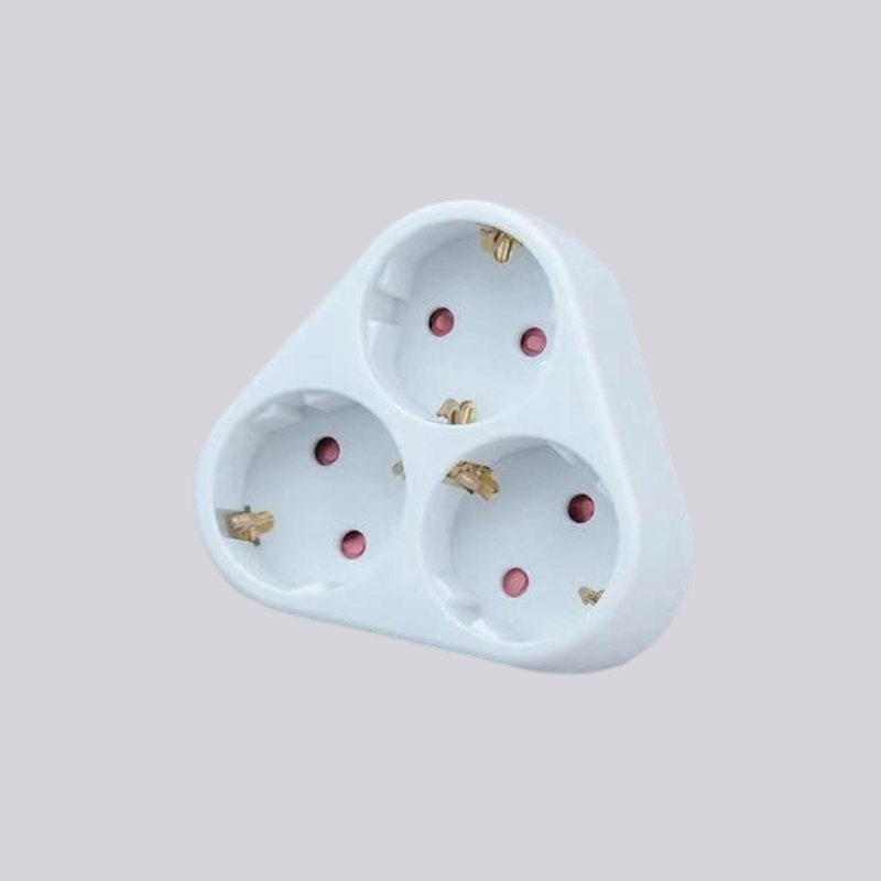 G01-03A német típusú három kerek dugós háromszög adapter